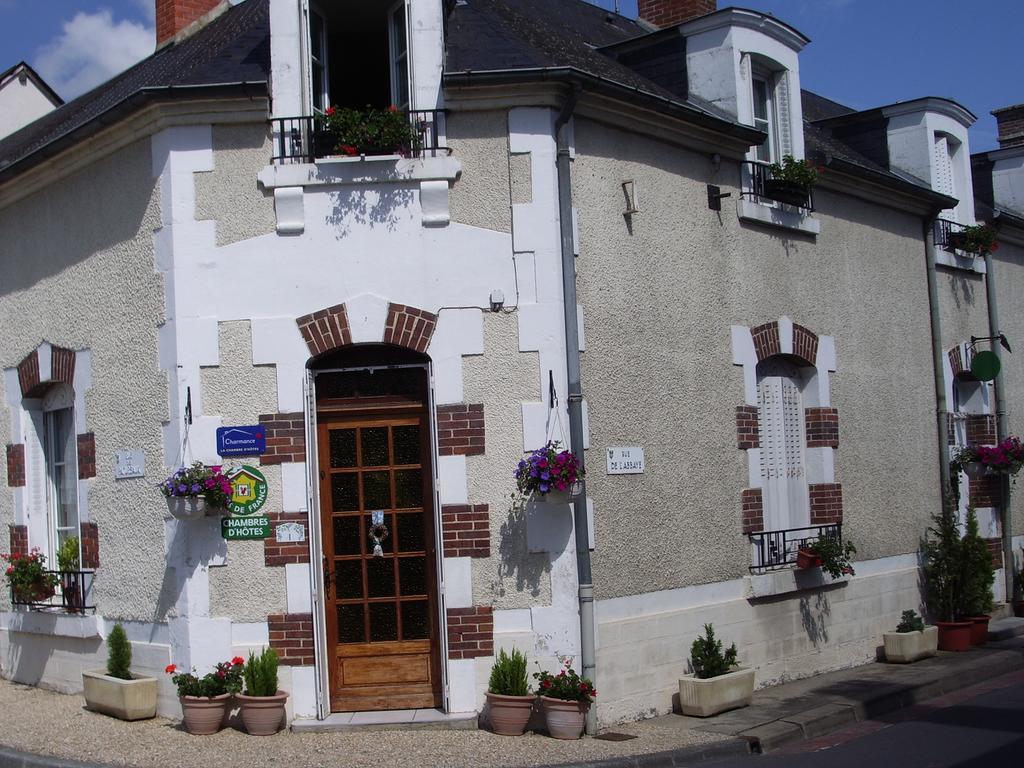 Plaimpied-Givaudins Les Glycines B&B 외부 사진