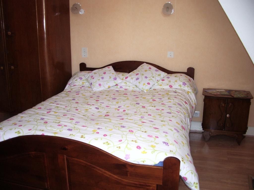 Plaimpied-Givaudins Les Glycines B&B 외부 사진