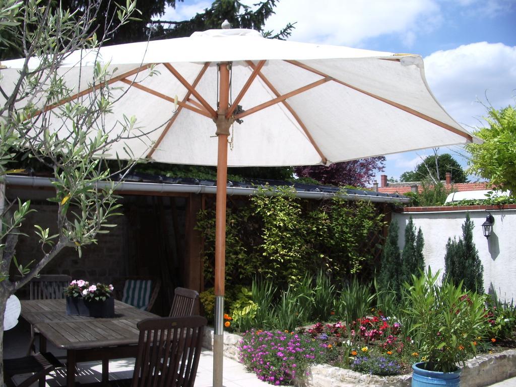 Plaimpied-Givaudins Les Glycines B&B 외부 사진